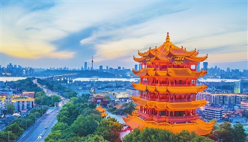 初心闪耀英雄城感恩奋进新时代,以热血和忠诚铸就英雄城市