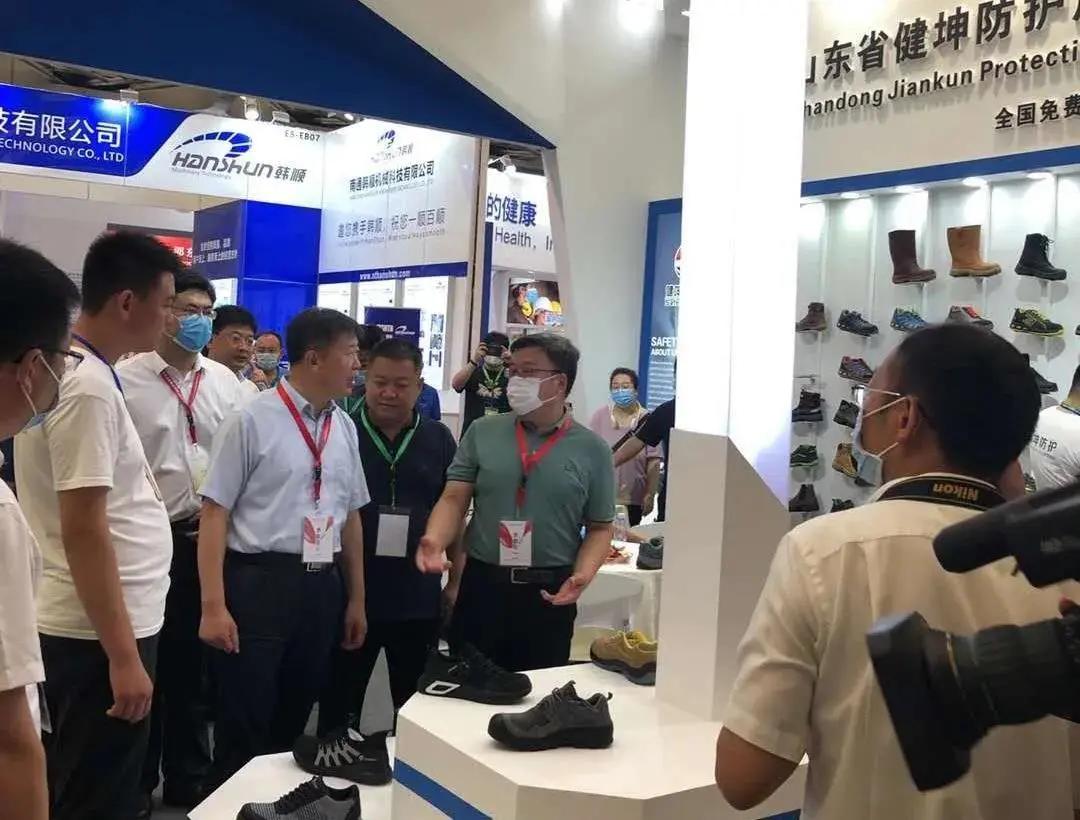 乘风破浪的基层工作者,乘风破浪的维和军人