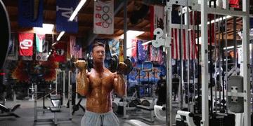 如何让肩变宽并且让肩膀更直,肩膀练宽不练斜方肌