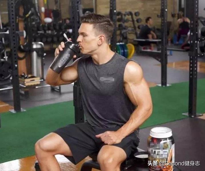 健身减脂要不要吃蛋白粉,吃蛋粉的肌肉练出来力量更大吗