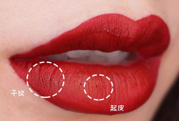 擦完口红嘴巴就起皮是怎么回事,怎样让嘴唇涂口红的时候不起皮