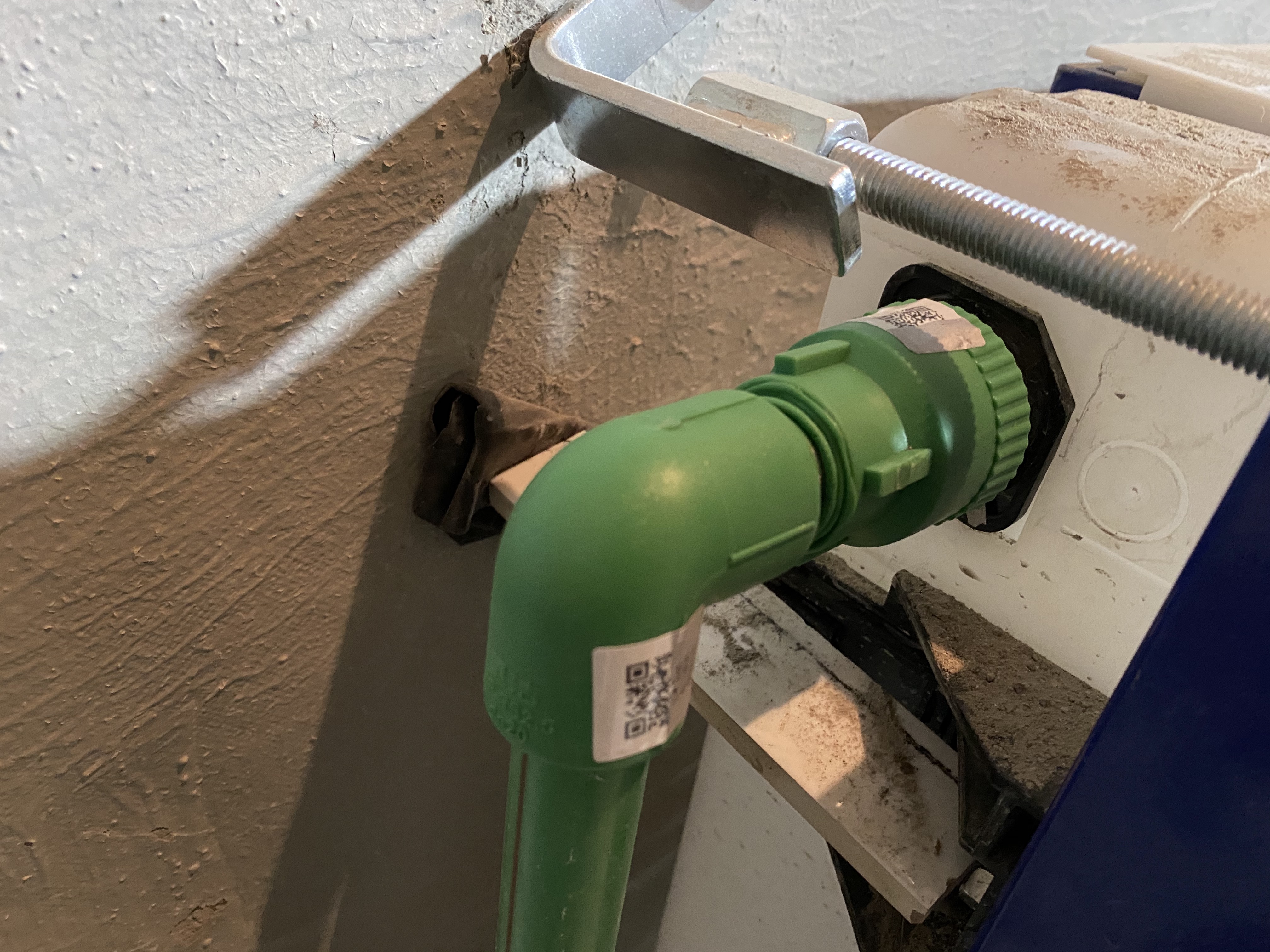 自己独立安装壁挂马桶遇到的那些坑！！！从水电开始就踩坑