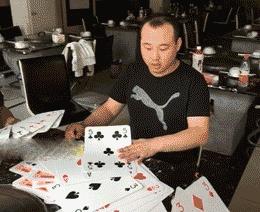 搞笑gif，哥们梦中初吻被狗子夺走了！实在没忍住笑