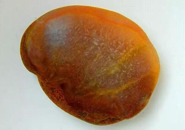 见惯了宝玉石，它的原石长啥样？有些毫不起眼，捡到千万别丢……