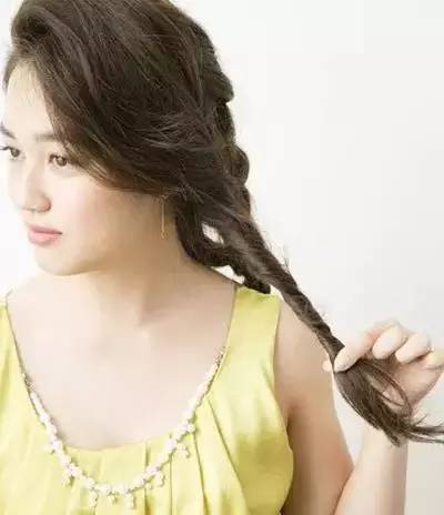 今年流行的侧编发,减龄全编发型