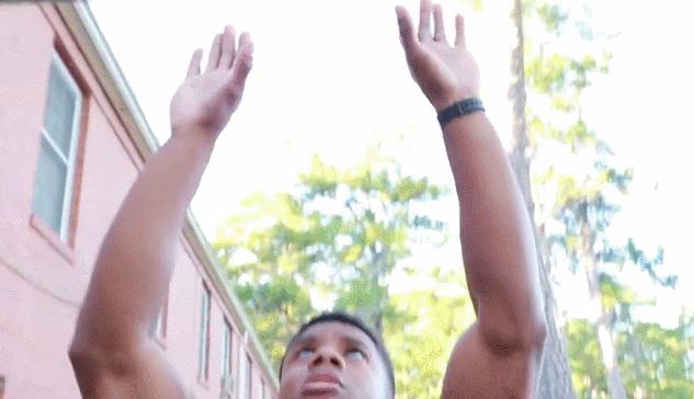 手上磨出茧子怎么才能恢复,训练手上的茧怎么消除