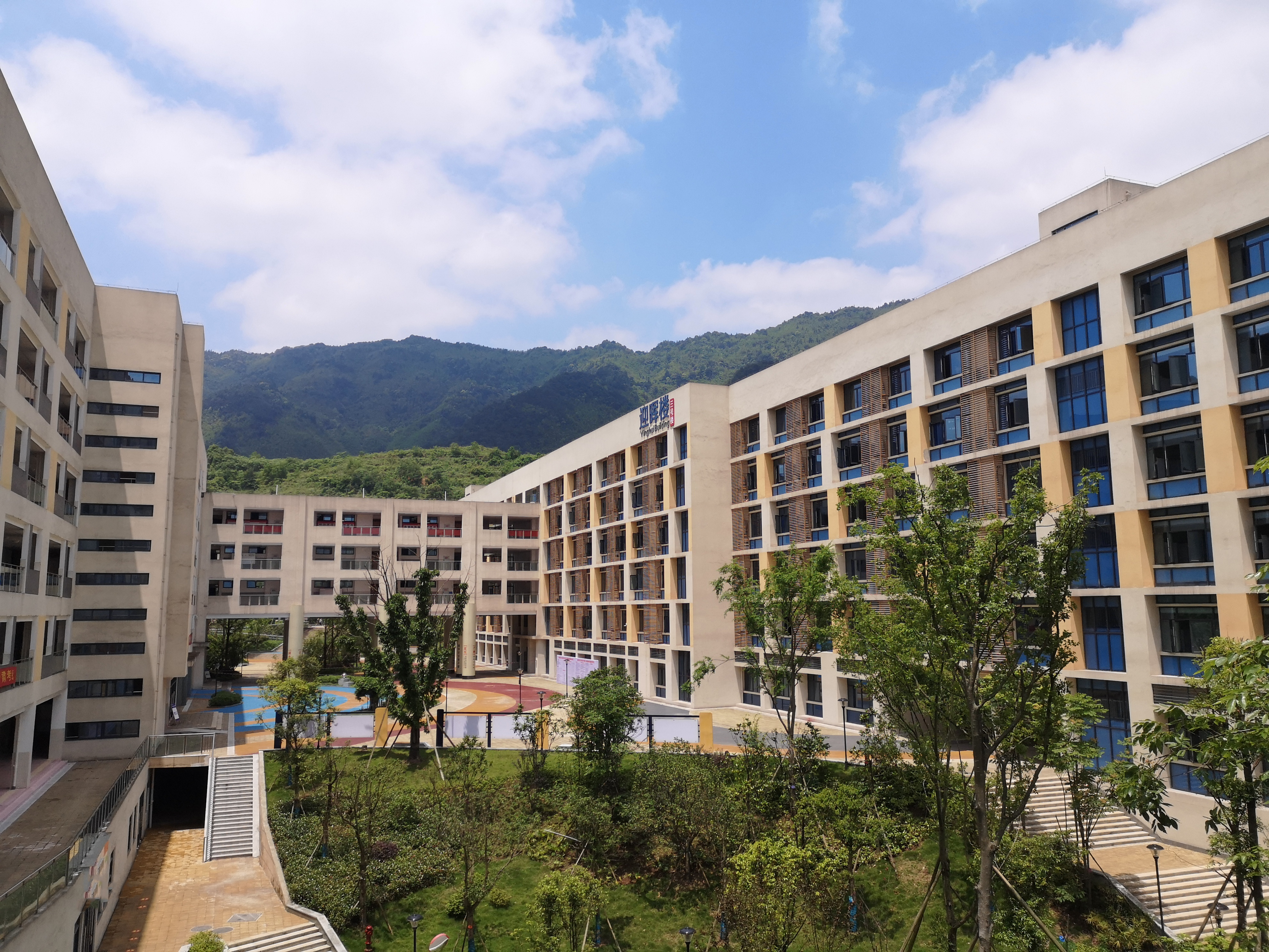 重庆哪所学校环境最好,重庆环境最差的学校