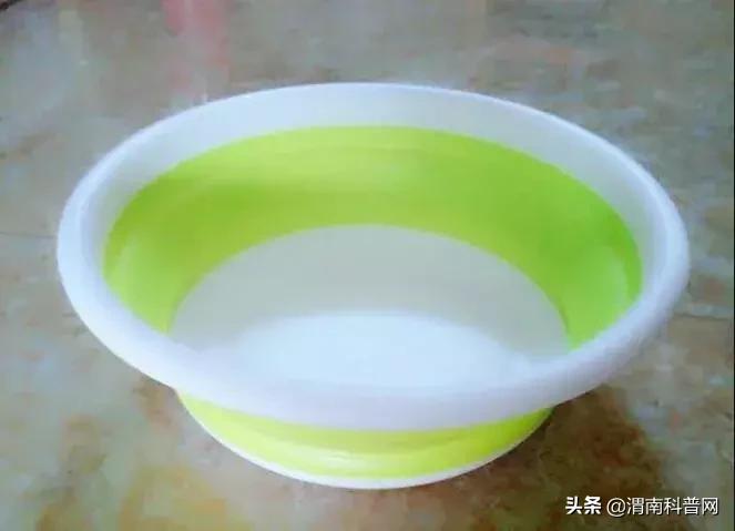 空调房里感觉有臭味怎么回事,空调有股味道对身体有影响吗