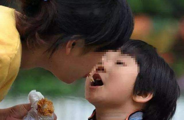 两岁宝宝喂饭被喂出什么病,两岁宝宝胃反流怎么办