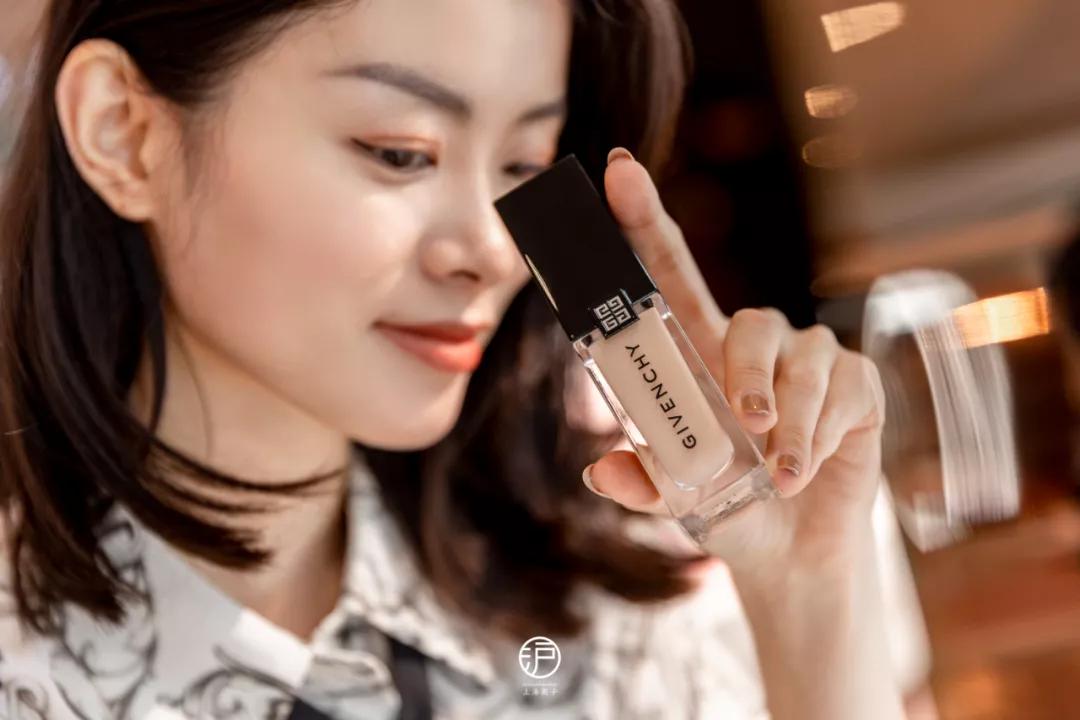 纪梵希高定绒雾妆容,纪梵希步入妆艺空间开启高定惊喜