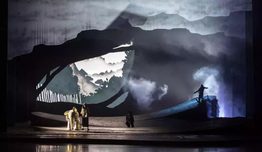 歌颂祖国，战象献礼！3.8m巨型“偶象”跳出课本