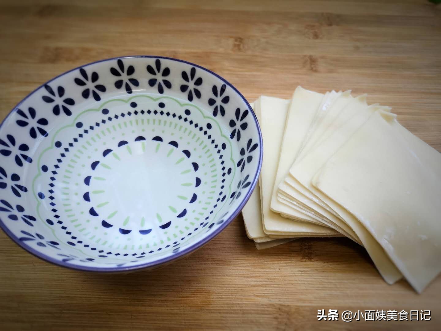 夏天馄饨汤怎么调才好吃,夏天馄饨馅料配方