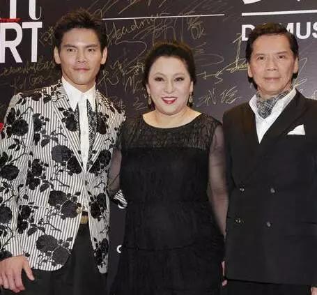 丁佩李小龙向华强什么关系,李小龙生前和丁佩照片