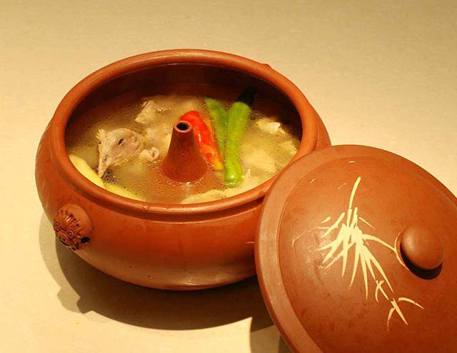 彩云之南孔雀归来,云南汽锅鸡历史文化