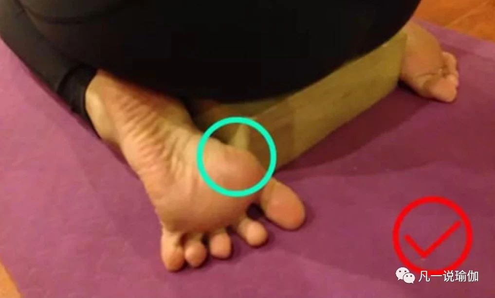 瑜伽中缓解膝盖疼方法,瑜伽坐角式膝盖疼怎么回事