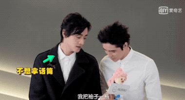 一开始我以为爱上了实力派，没想到他们还全是梗王