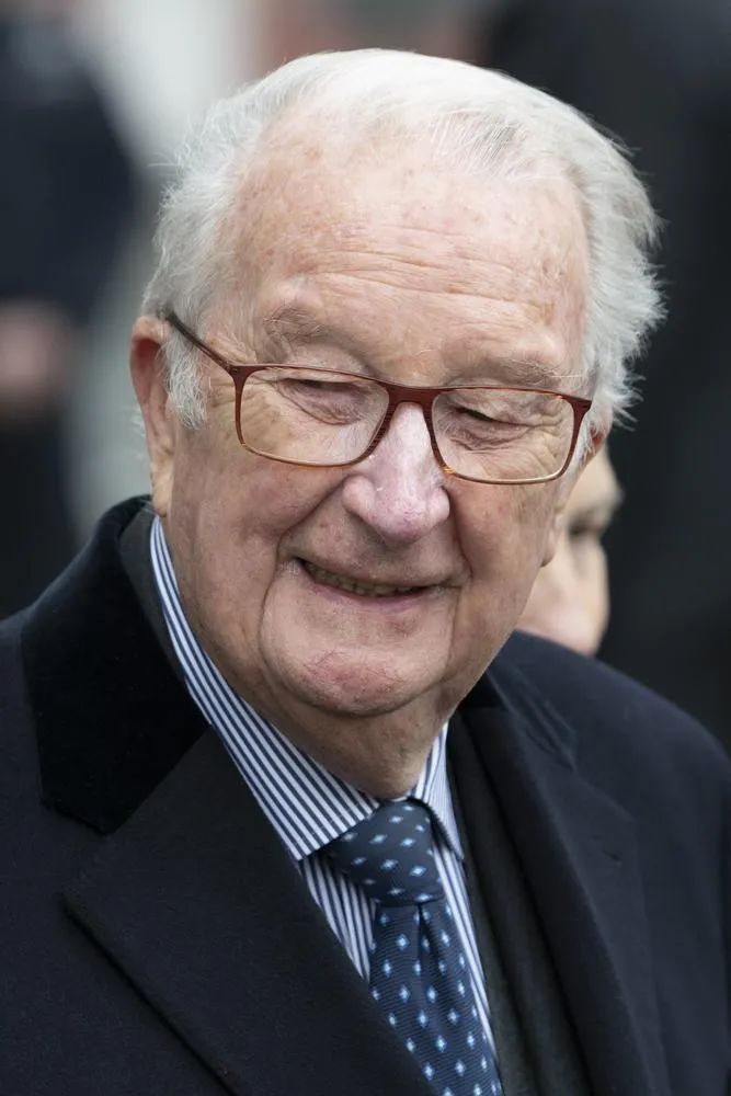 因丑闻而损害王室形象的人 (最离奇的王室丑闻)