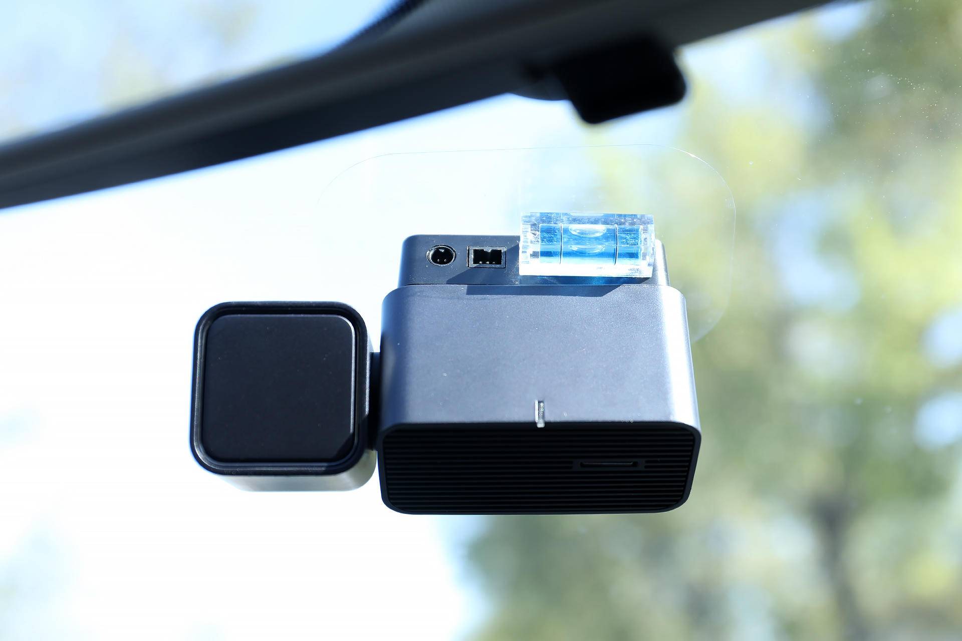 还有这等好事？花行车记录仪的钱体验豪车标配的高级驾驶辅助