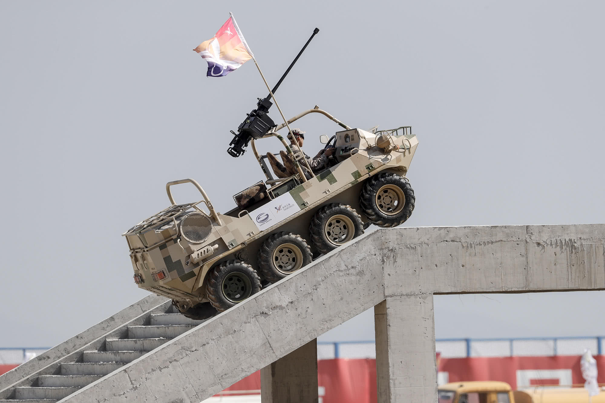 山猫战车对抗猛士战车,山猫战车装备情况