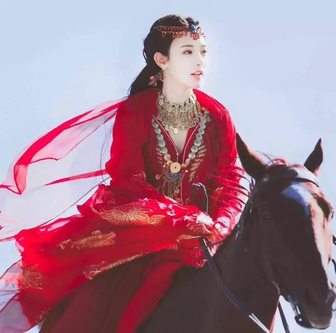 忘不掉的红衣角色话题上热搜！为何穿红色衣服就能变美？