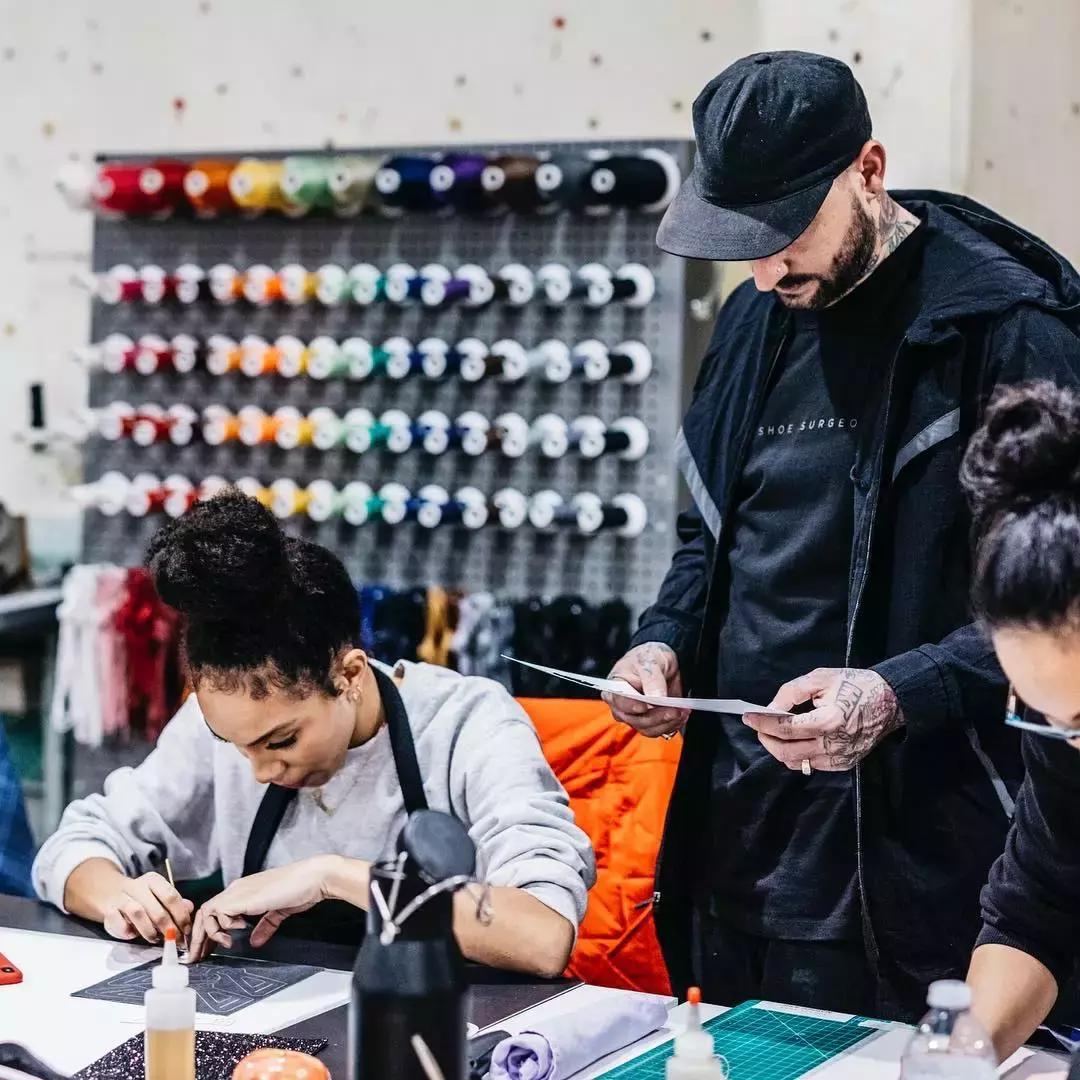 穿着AJ坐地铁就是假货？穿sup，ow就是跟风狗？