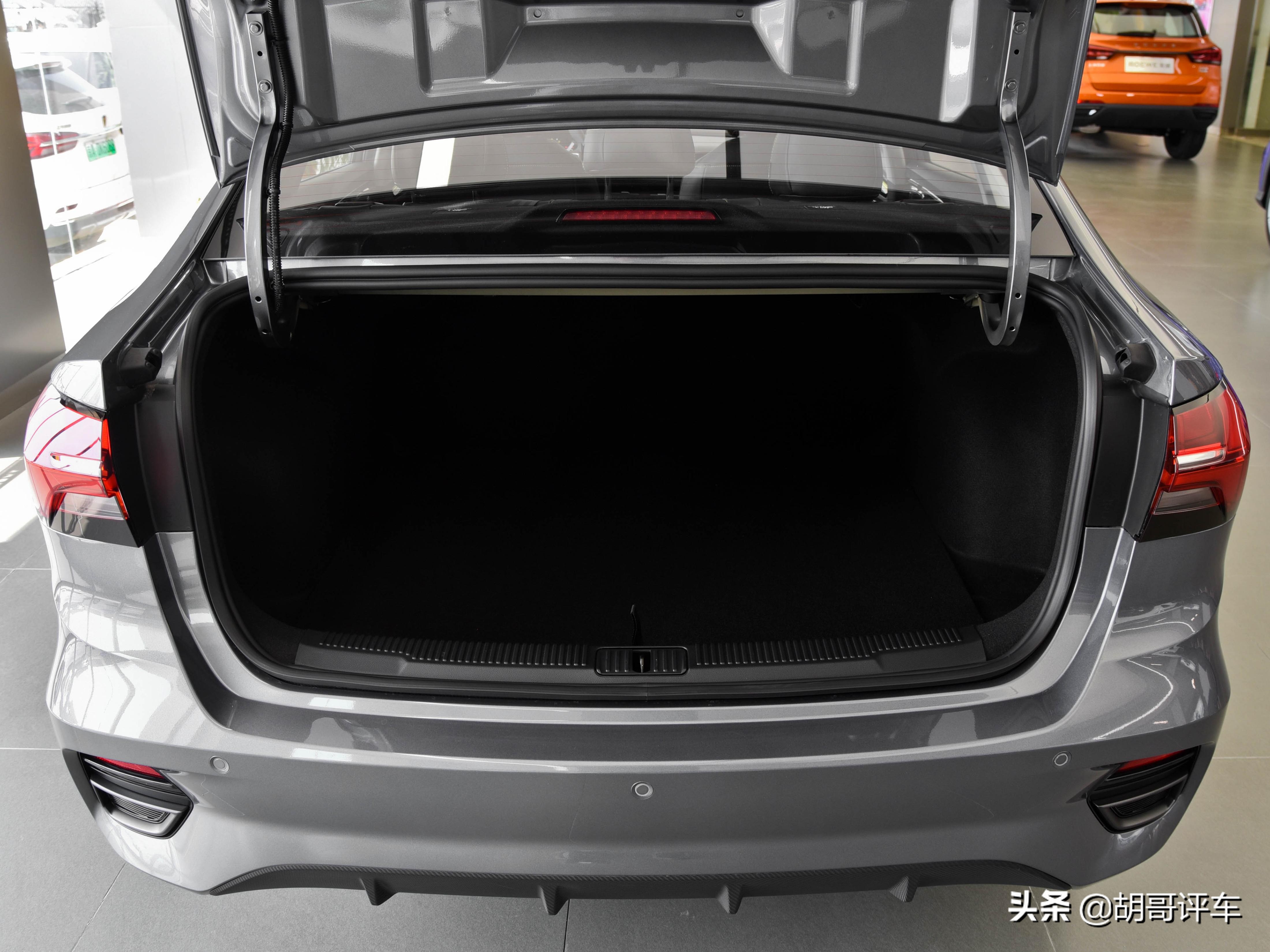 低价位自动挡省心省油,五万块的新车自动挡荣威i5