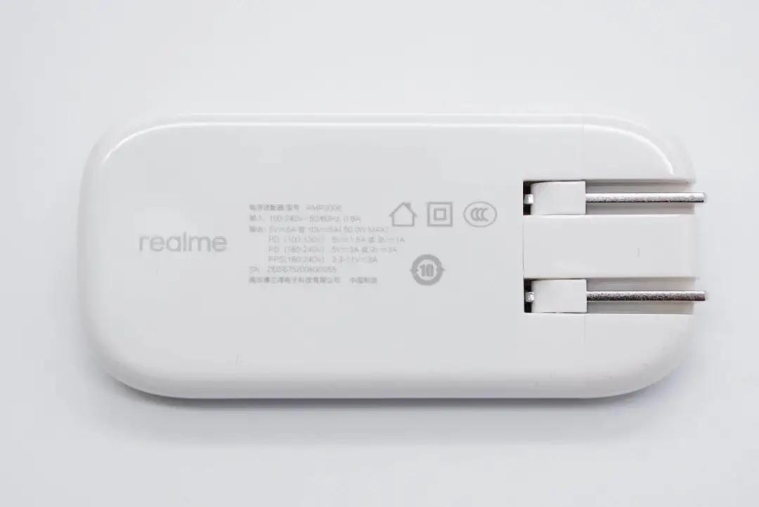 iphone13到底该不该买原装充电器,iphone13有没有充电器