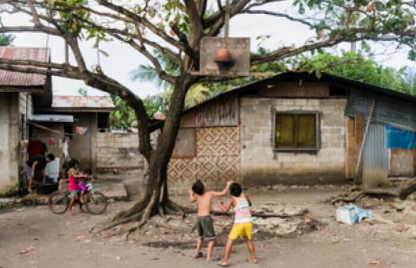 建一个篮球场半场价格,建一个篮球场最低需要多少钱