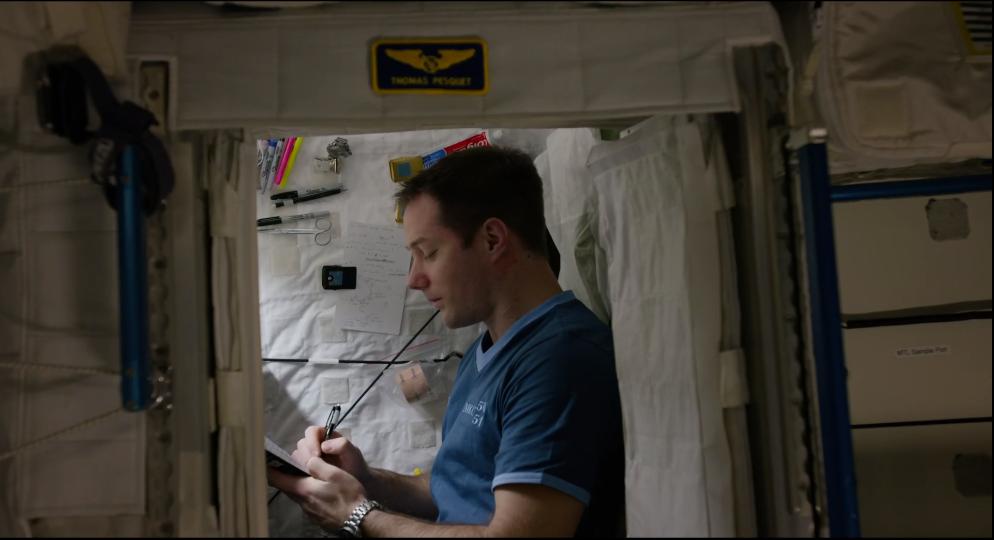 被这个法国帅气宇航员迷倒!网友:法国人真TM浪漫