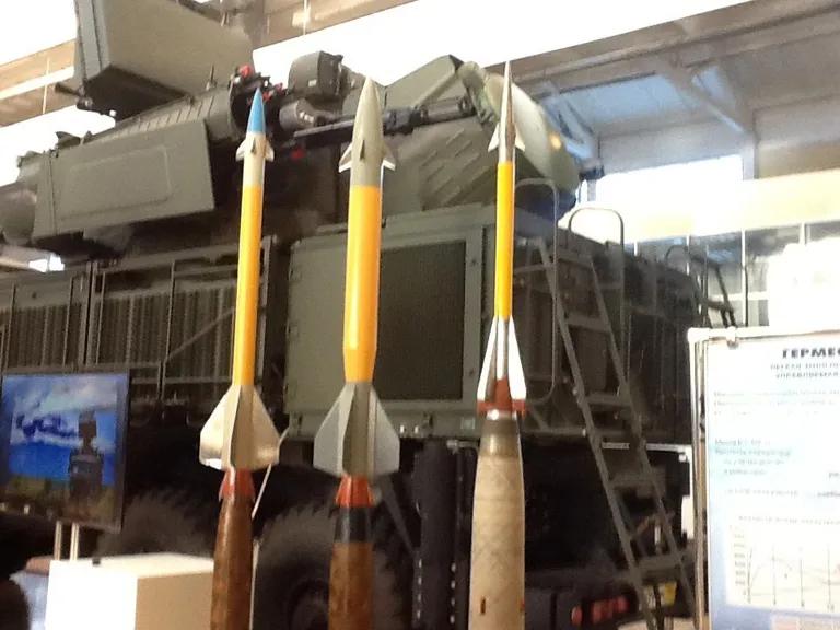 俄武直配100公里导弹,俄罗斯投送s300防空导弹