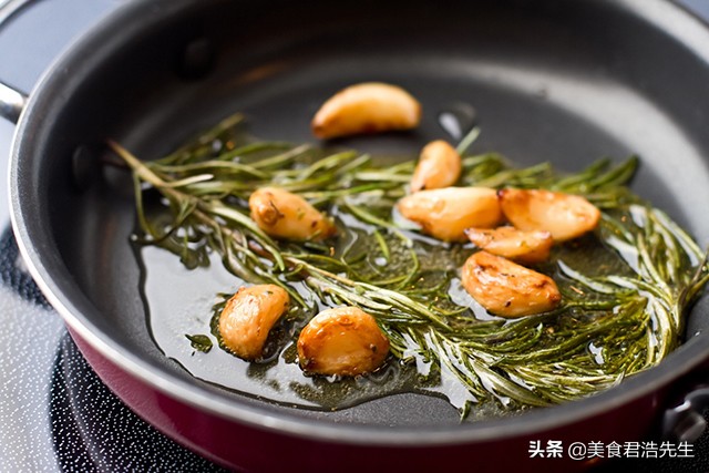 大蒜怎么吃才不会上火,大蒜怎么吃才不口臭