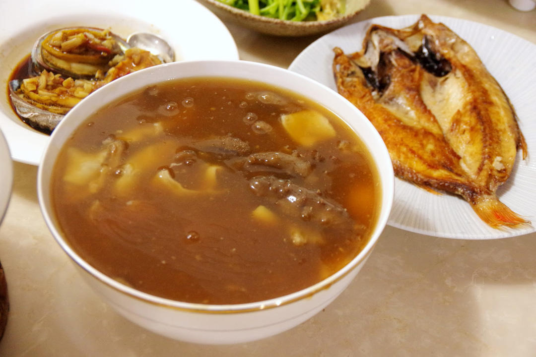 蚝油花菇焖花胶,正宗鲜炖花胶做法