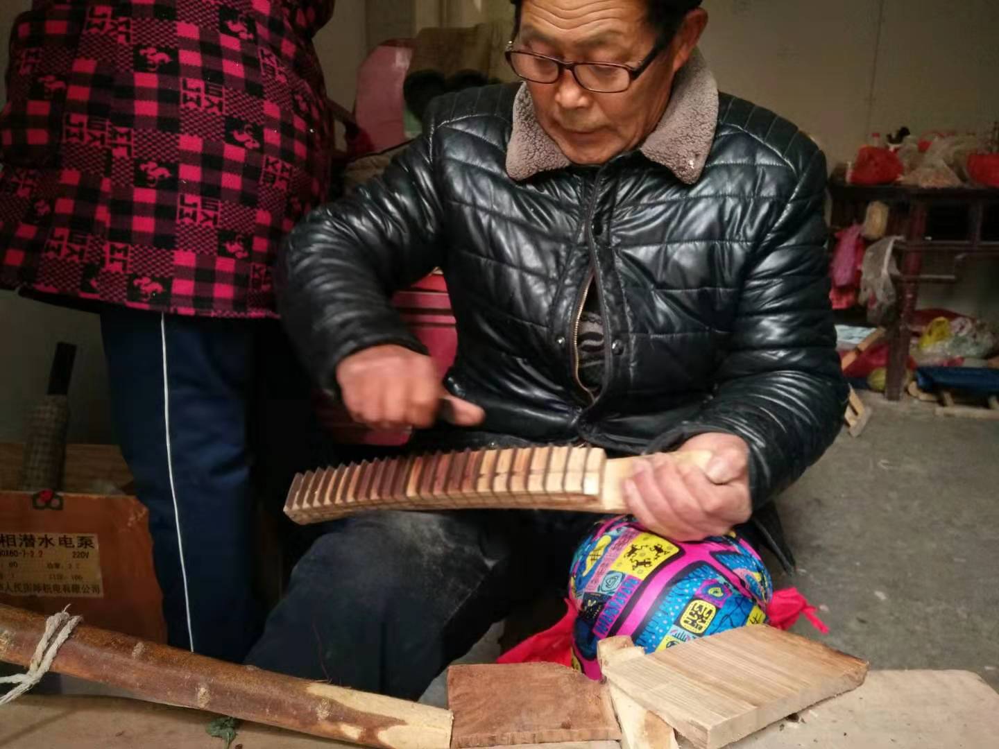 百年传统工艺“枣梳王”王学才纯手工枣木梳子