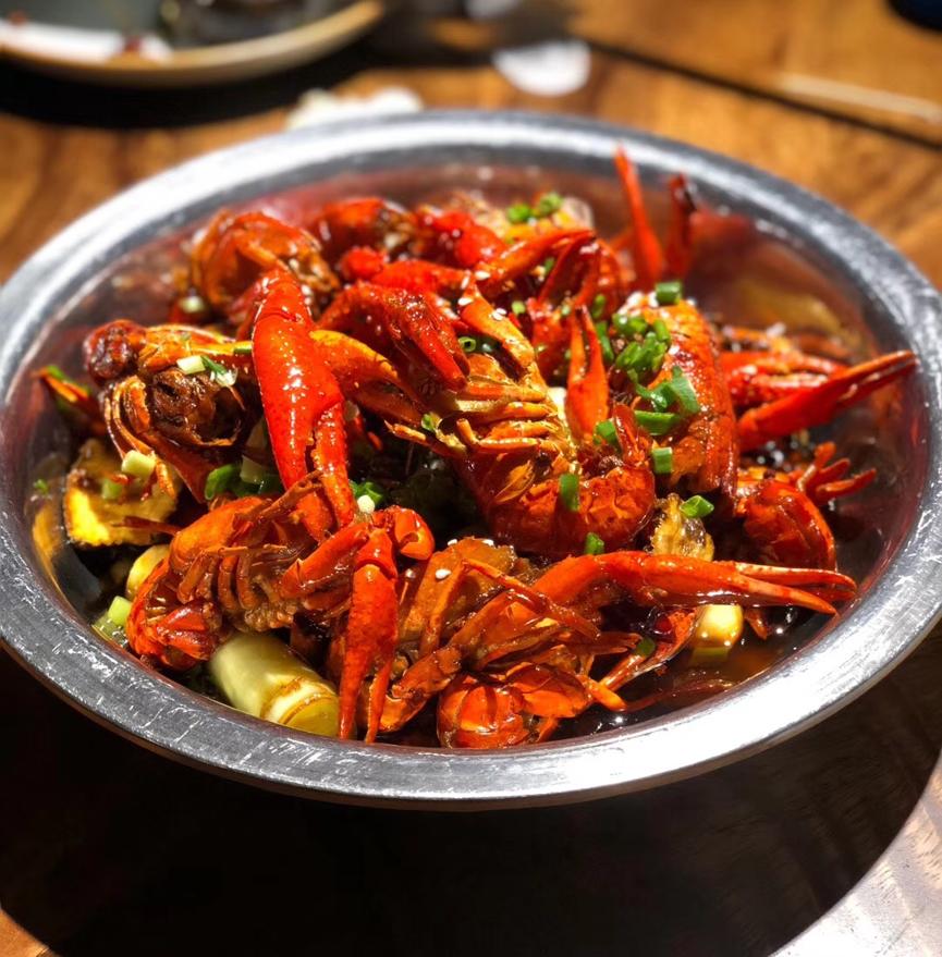 一边写一边流口水,红谷滩这些店可要好好的啊,脱下口罩我就来