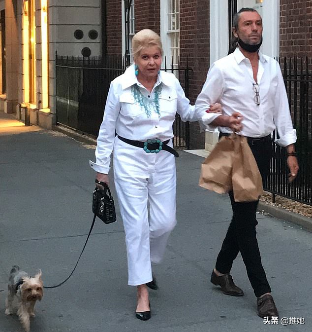 特朗普第一任妻子伊凡娜背景,特朗普伊凡娜20年的感情历史