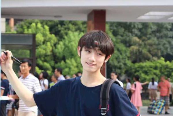 马嘉祺正走在高考的路上,马嘉祺高考闭关纪录片