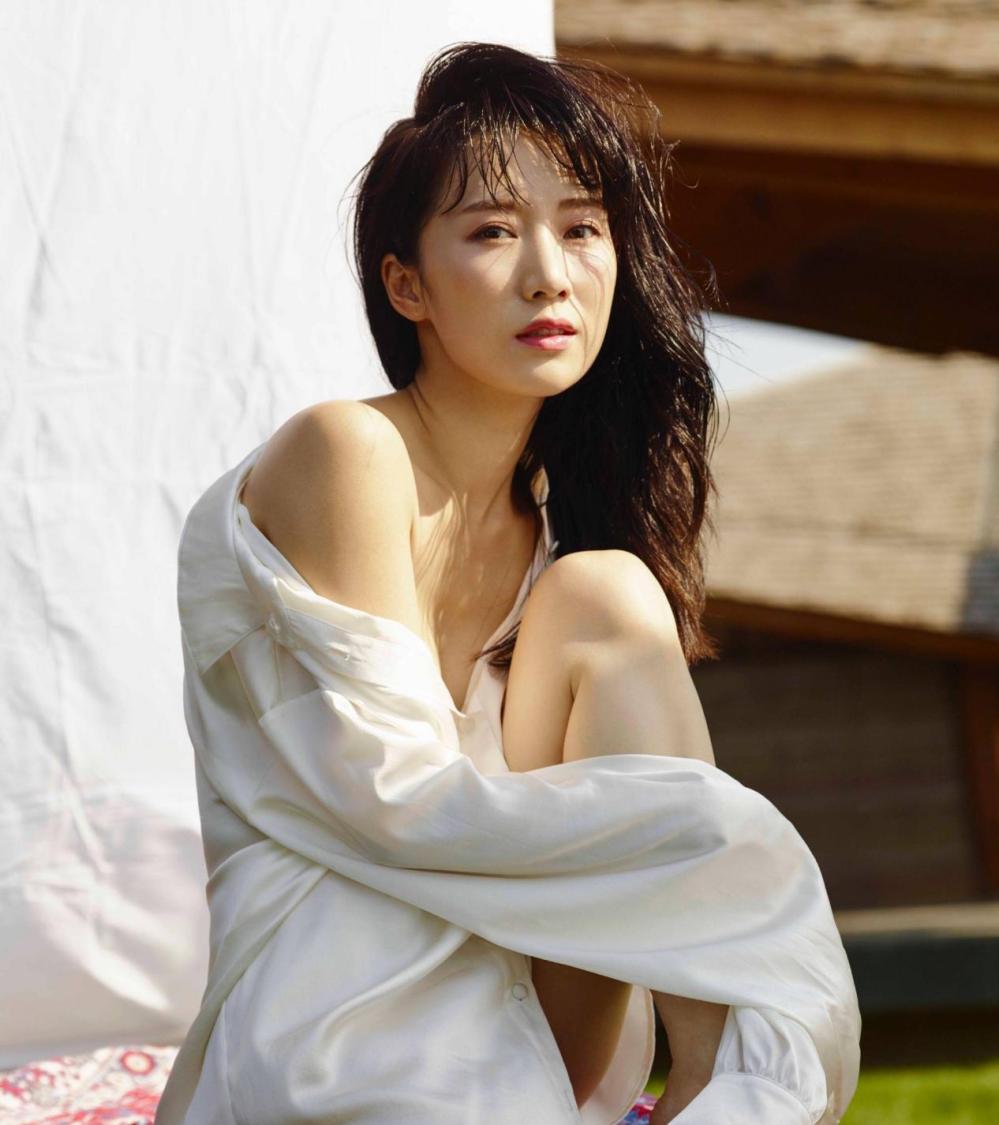 李念豹纹连衣裙高清,李念穿裸色裙子