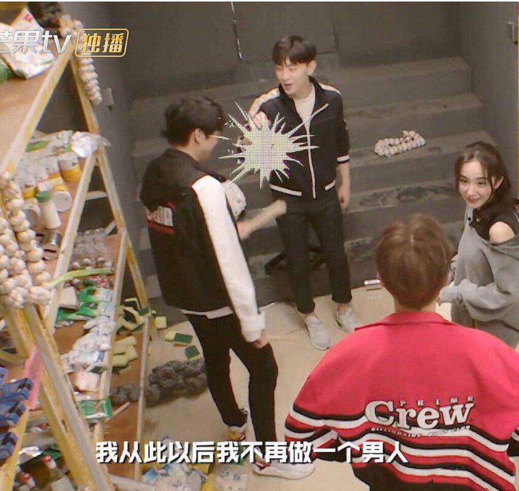 当邓伦发下誓言之后，节目中本色出演女孩状态，娇羞模样惹人发笑