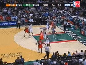 易建联国家队16年,易建联16岁时扣篮