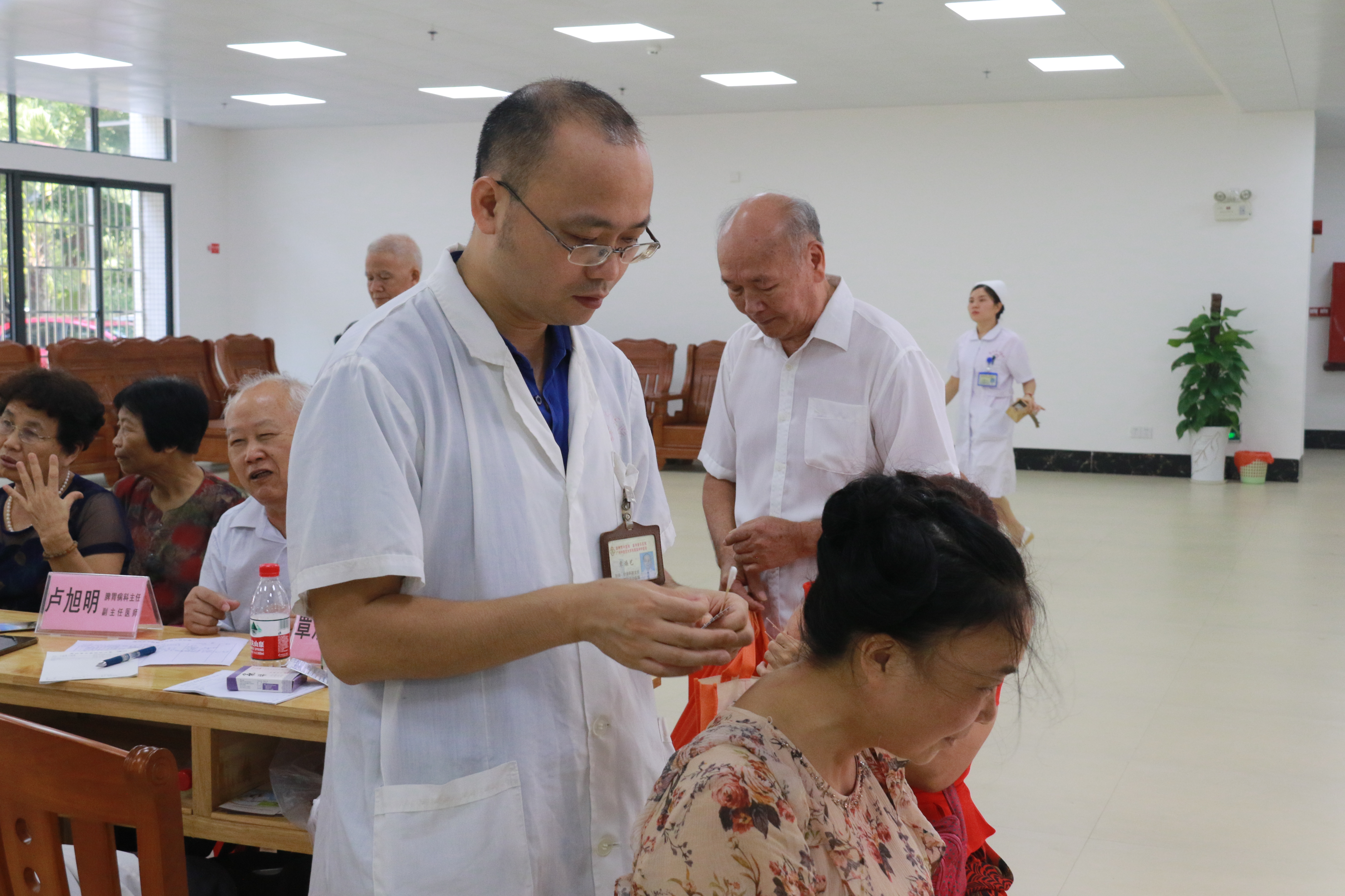 中医药文化进校园小学生,中医药文化进校园