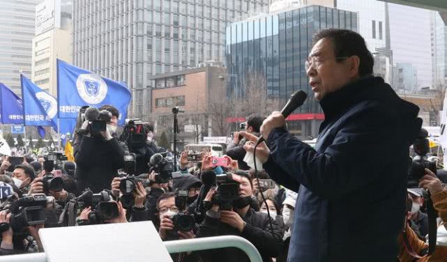 确诊人数暴增1万,韩国新冠确诊人数最新消息