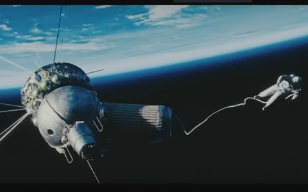 航天员有没有带上枪,神十二飞行员的箱子里有什么