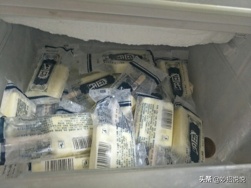 冰淇淋硬怎么变软,冰淇淋冻得太硬怎么办