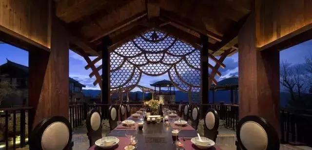 49岁大叔建石头房,50岁大叔花了2800娶个媳妇