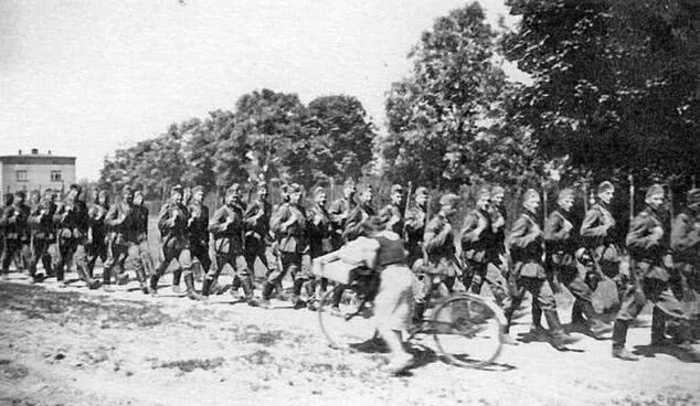 雄鹰变弱鸡！当年德军扛机枪行军50公里，今天徒步三公里出人命