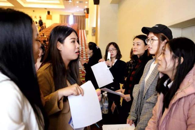 应届生考公务员是国考还是省考,公务员是参加国考还是省考好