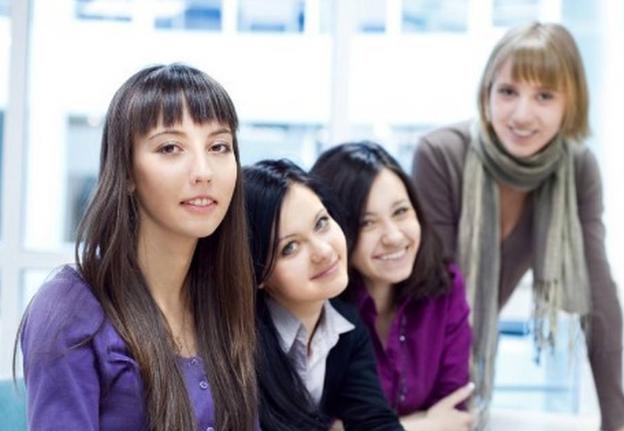 英国女性留学中国，名义是来学习，背后却默默“工作”