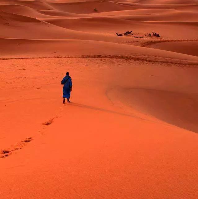 身边大多数亲朋好友负债累累,身边的朋友负债几十万却很潇洒