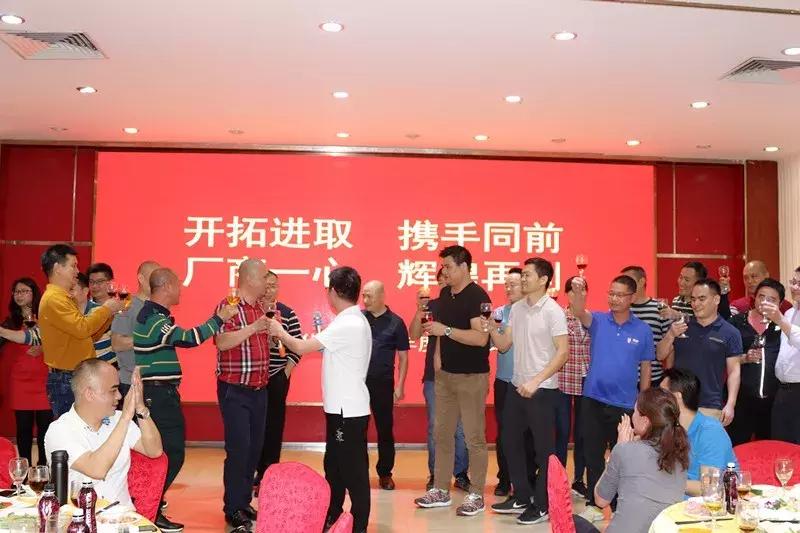 开拓进取，携手同前，厂商一心，辉煌再创——第七届红牛·华新足球、篮球友谊赛