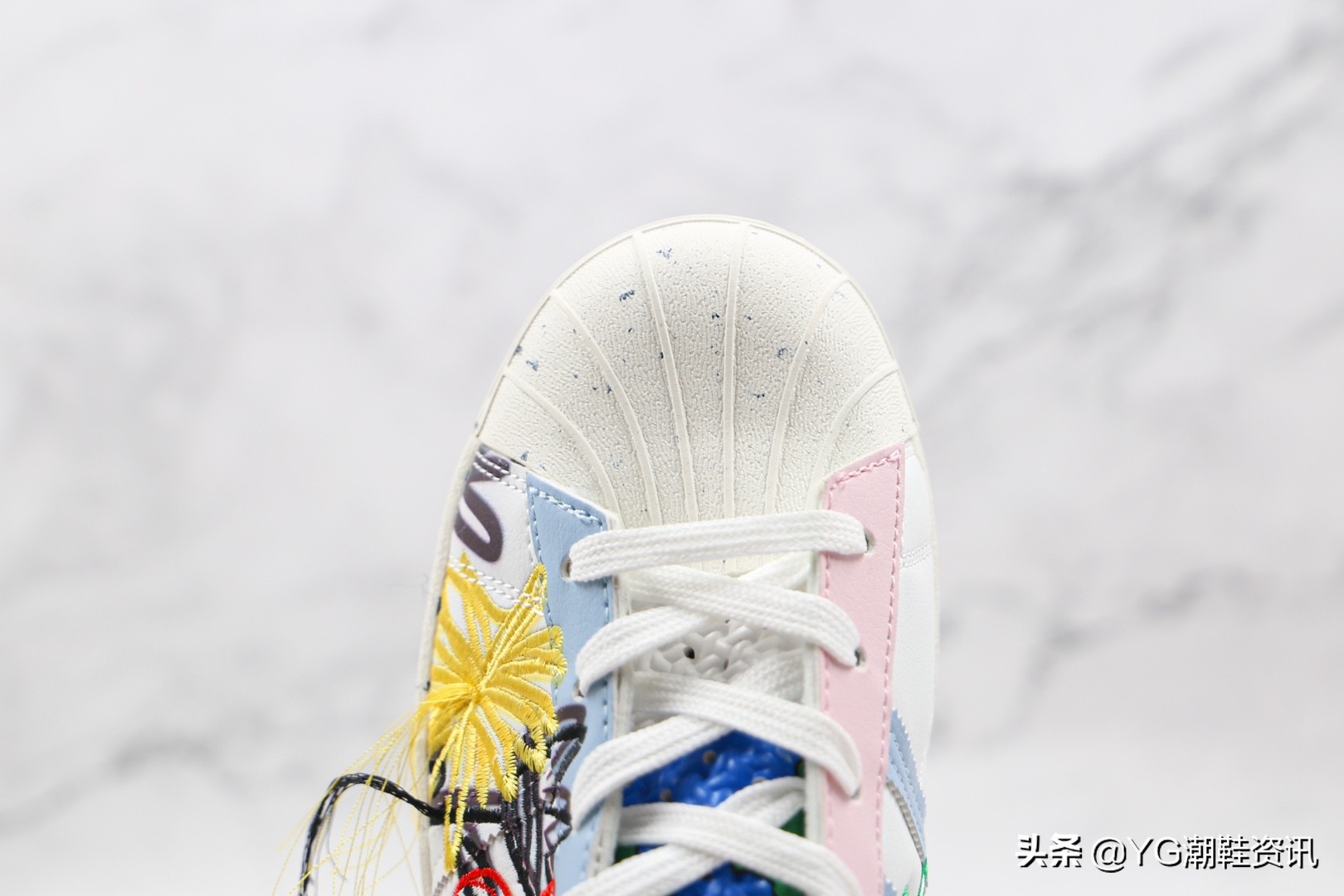 阿迪达斯AdidasxSeanWotherspoon联名款流苏花卉小花板鞋